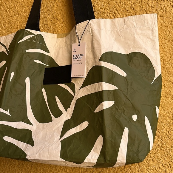 Authentic Aloha Collection Monstera Holo Holo Tote - Picture 3 of 16